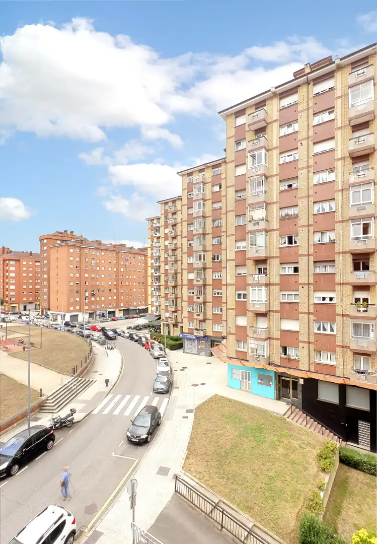 Vista exterior de Piso en venta en Gijón  con Calefacción