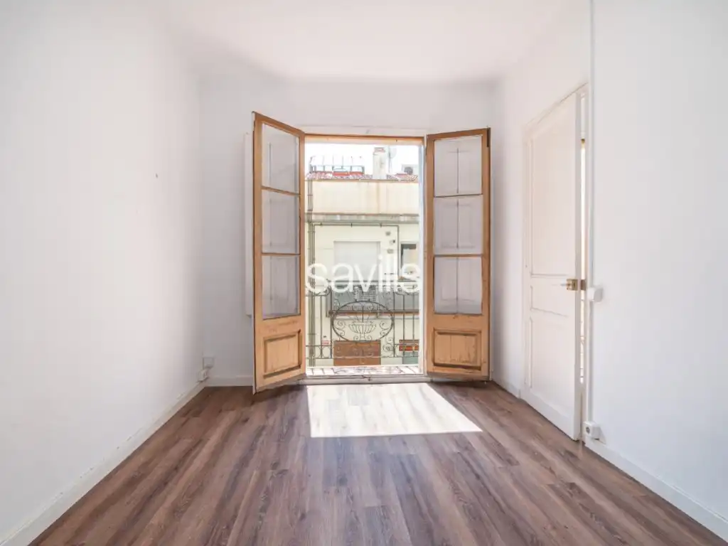 Dormitori de Apartament en venda en Barcelona amb Aire condicionat i Balcó