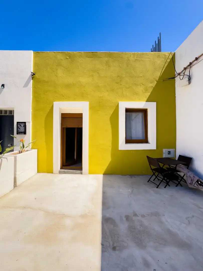 Vista exterior de Casa o xalet en venda en Los Silos amb Aire condicionat, Terrassa i Moblat