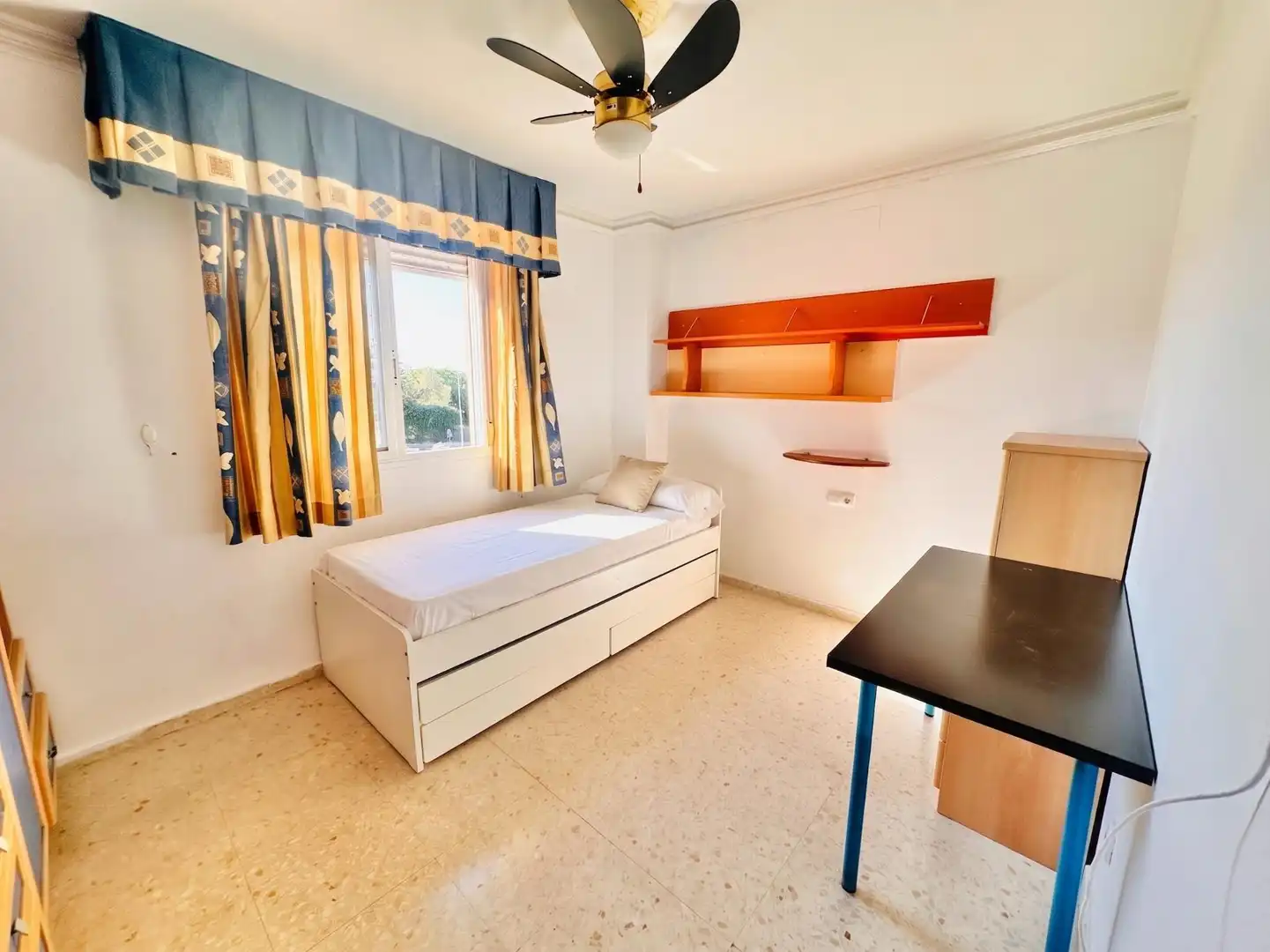 Piso en venta en Calle MONTSERRAT ROIG, Martiricos - La Roca - La Rosaleda
