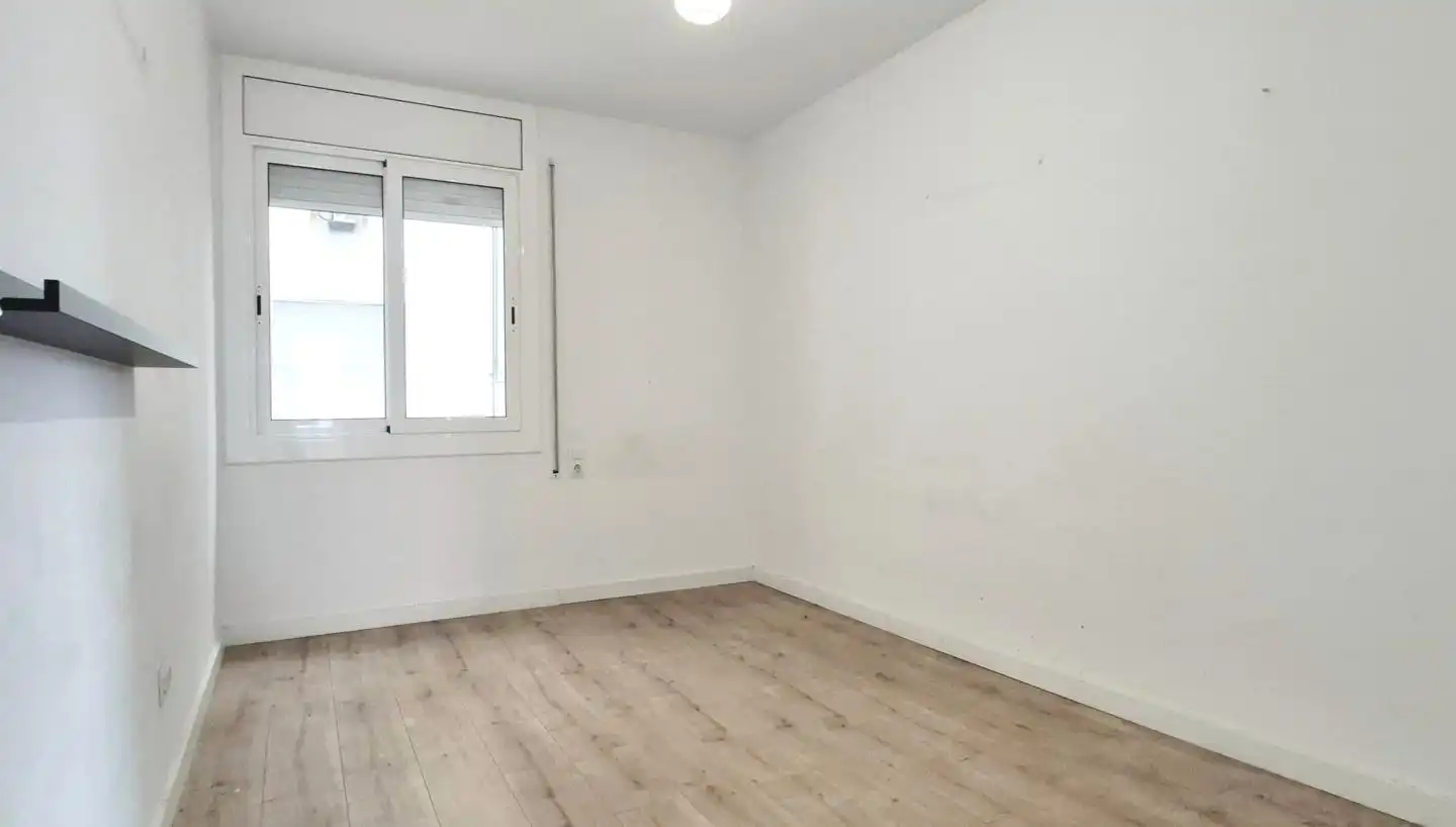 Bedroom of Flat for sale in Terrassa  with Parquet flooring and Alarm
