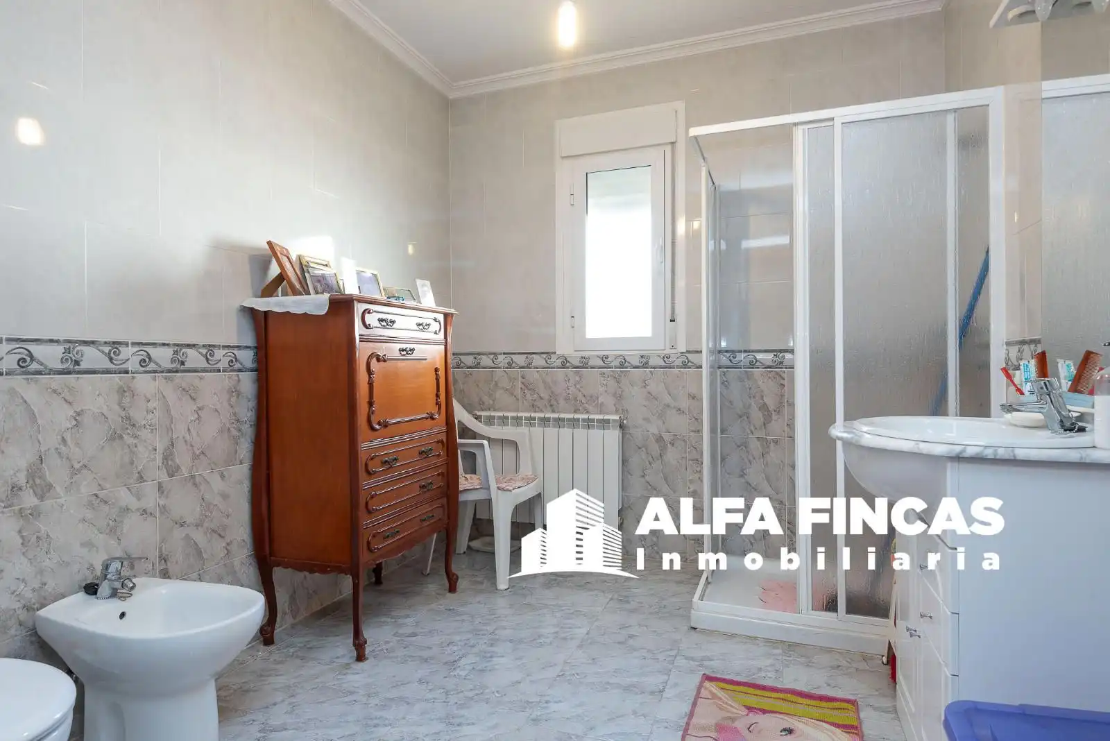 Baño de Casa o chalet en venta en Las Pedroñeras    con Calefacción, Jardín privado y Trastero