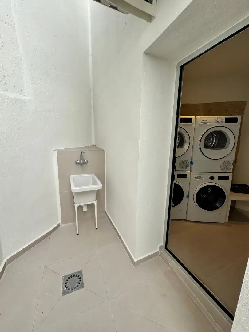 Badezimmer von Wohnung zur untervermieten in Valencia mit Klimaanlage, Terrasse und Möbliert