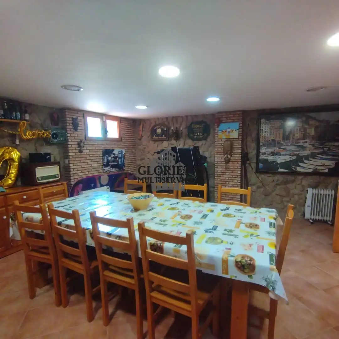 Menjador de Casa o xalet en venda en Vigo  amb Calefacció, Terrassa i Traster
