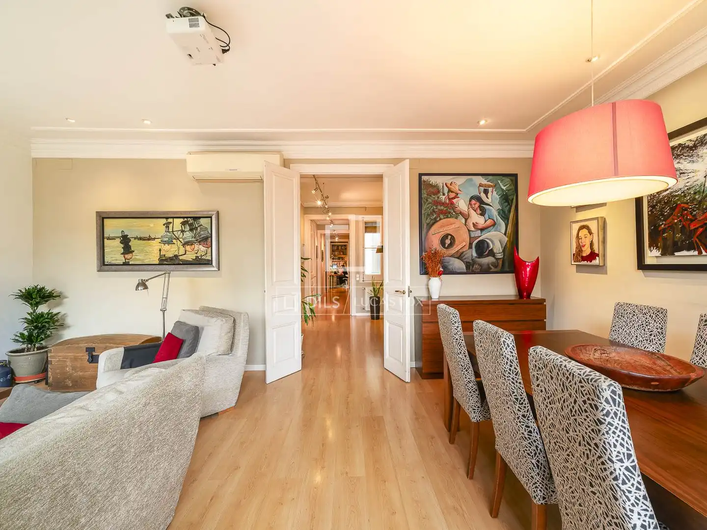 Wohnzimmer von Wohnung zum Verkauf in Barcelona mit Heizung und Balkon