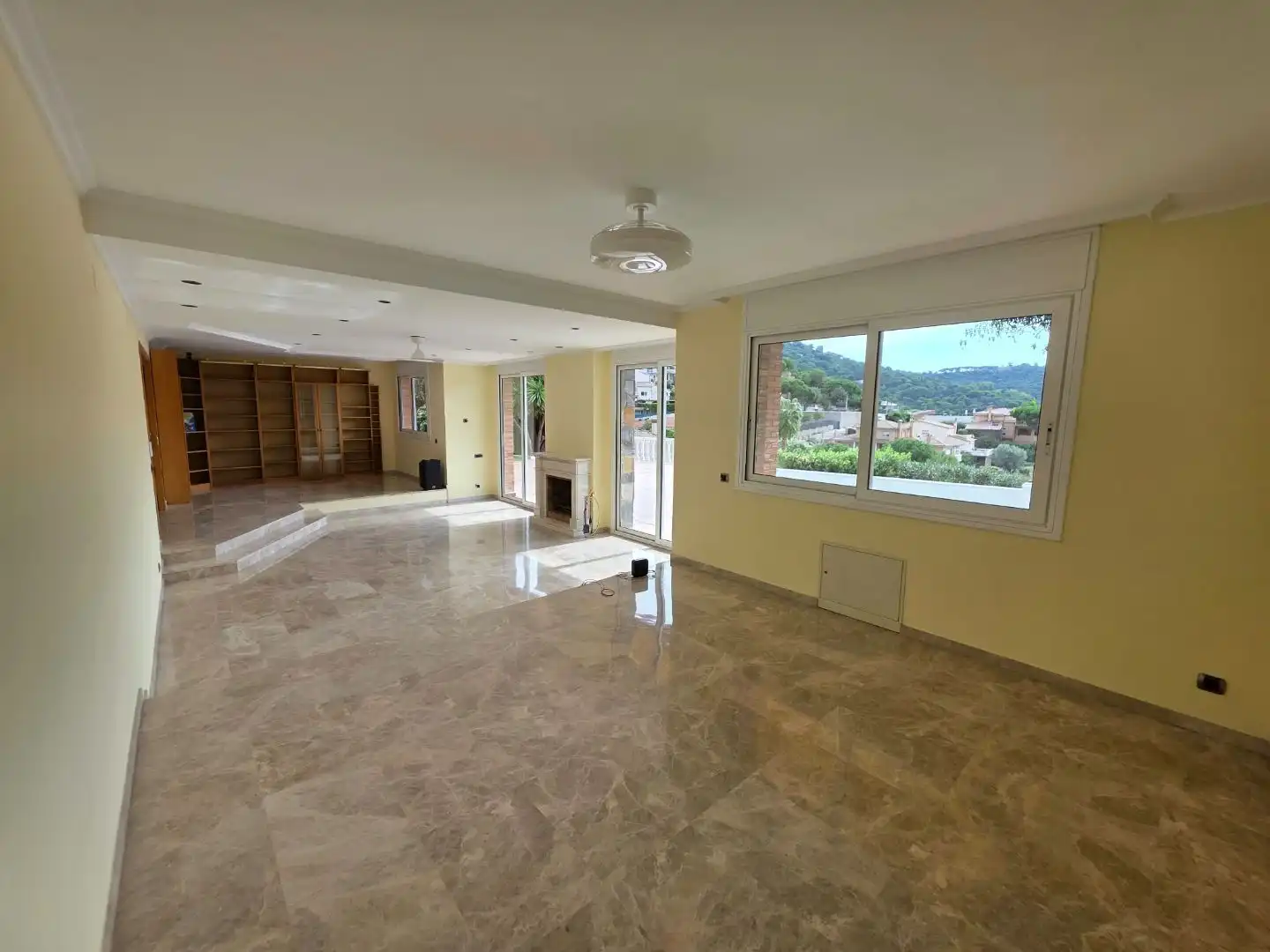 Sala d'estar de Casa o xalet de lloguer en Sant Fost de Campsentelles amb Terrassa, Piscina i Balcó