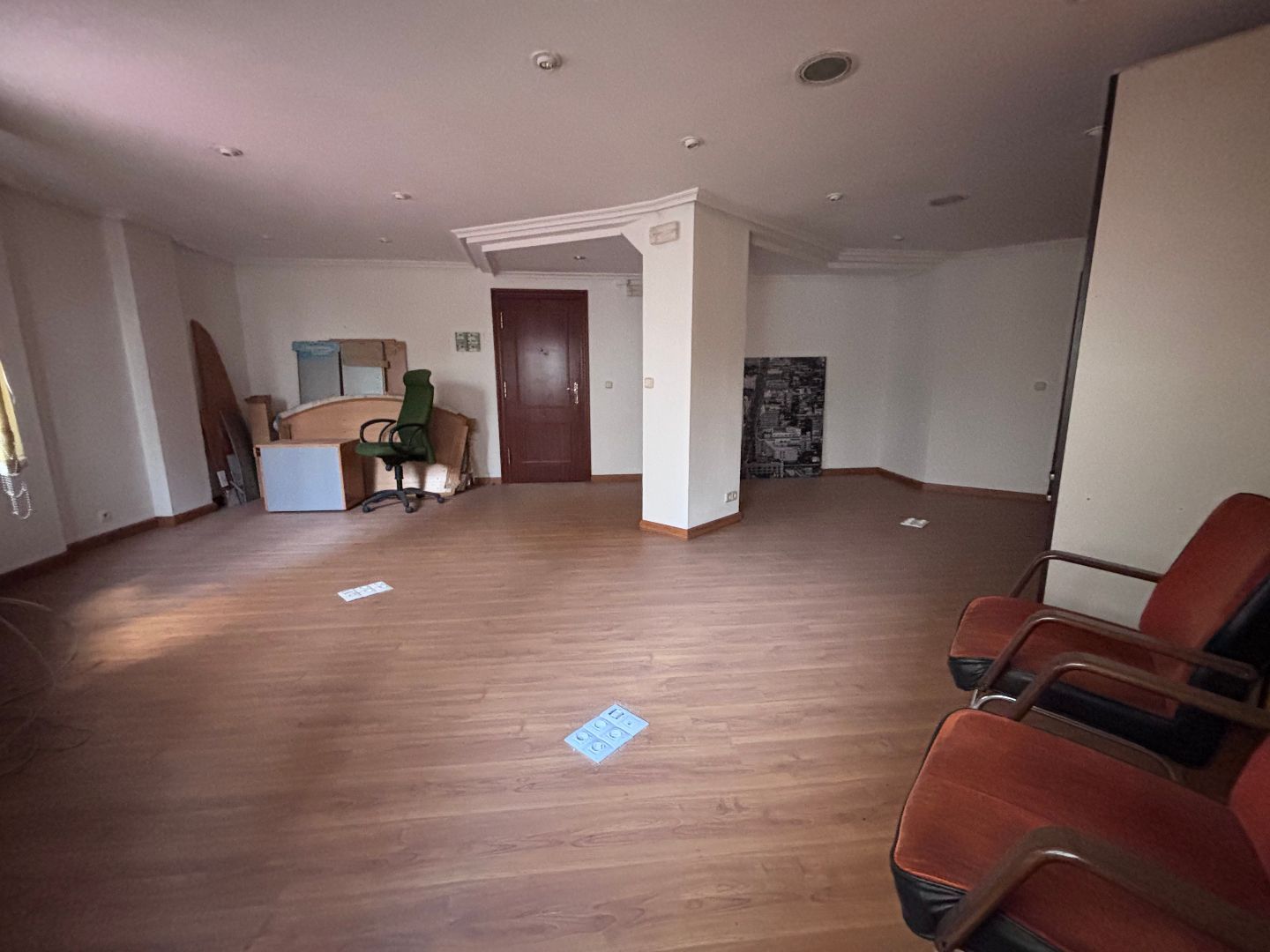 Oficina en venda en León Capital  amb Aire condicionat, Calefacció i Moblat