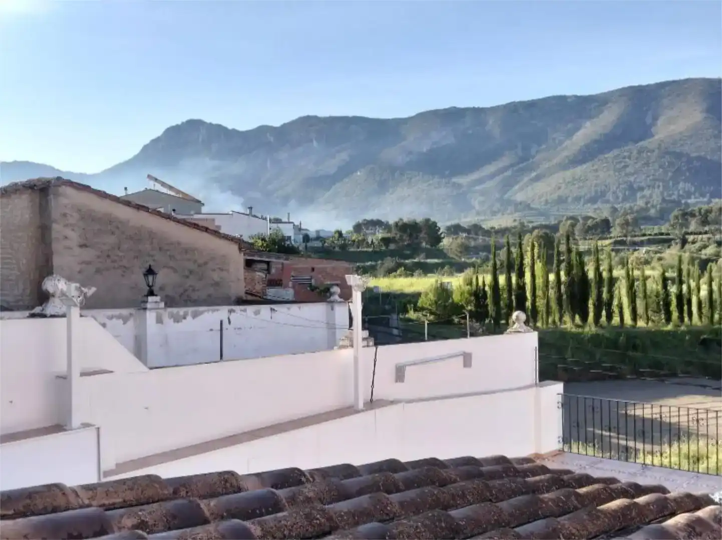 Exterior view of Flat for sale in Otos  with Air Conditioner, Private garden and Storage room