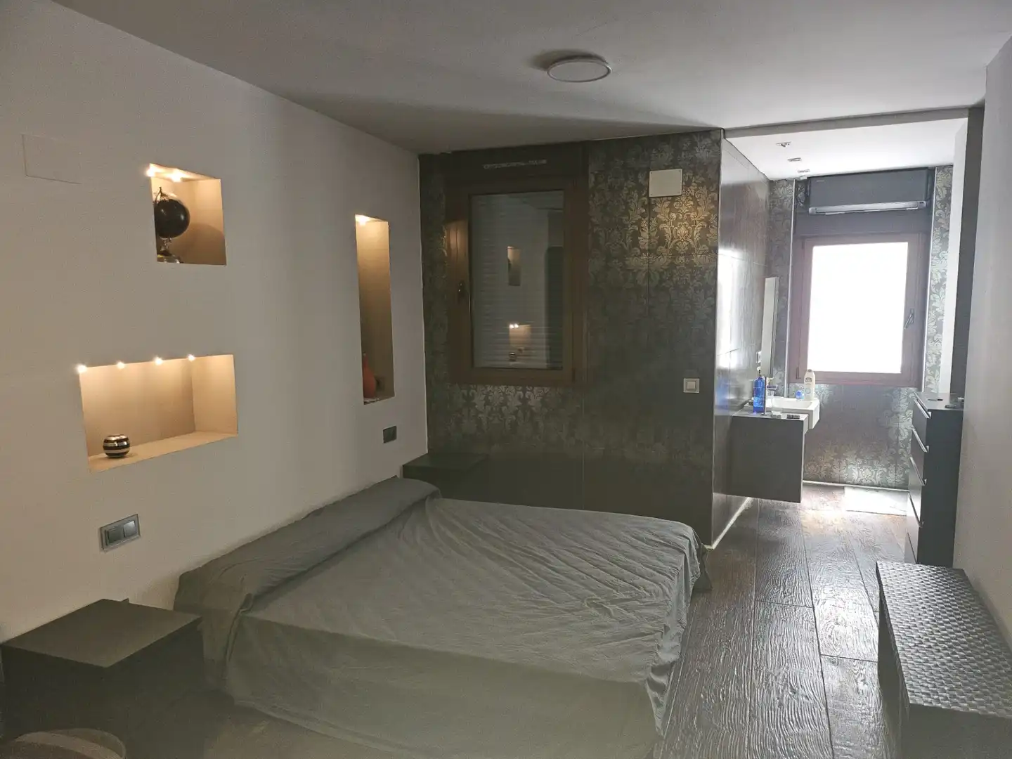 Bedroom of Flat for rent in Zaragoza  with Heating, Parquet flooring and Furnished
