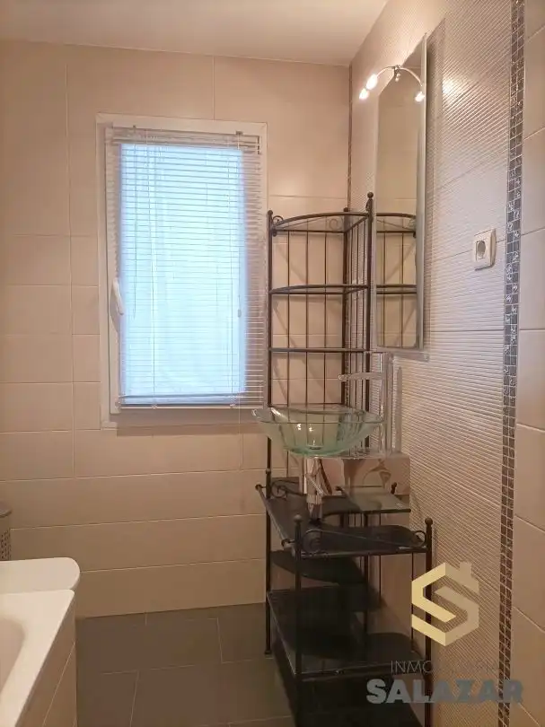 Baño de Piso de alquiler en Bilbao  con Calefacción, Terraza y Microondas