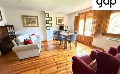 Sala d'estar de Dúplex en venda en Cuenca Capital amb Aire condicionat, Calefacció i Moblat