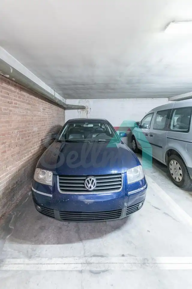 Parking de Piso de alquiler en Oviedo  con Calefacción, Parquet y Terraza