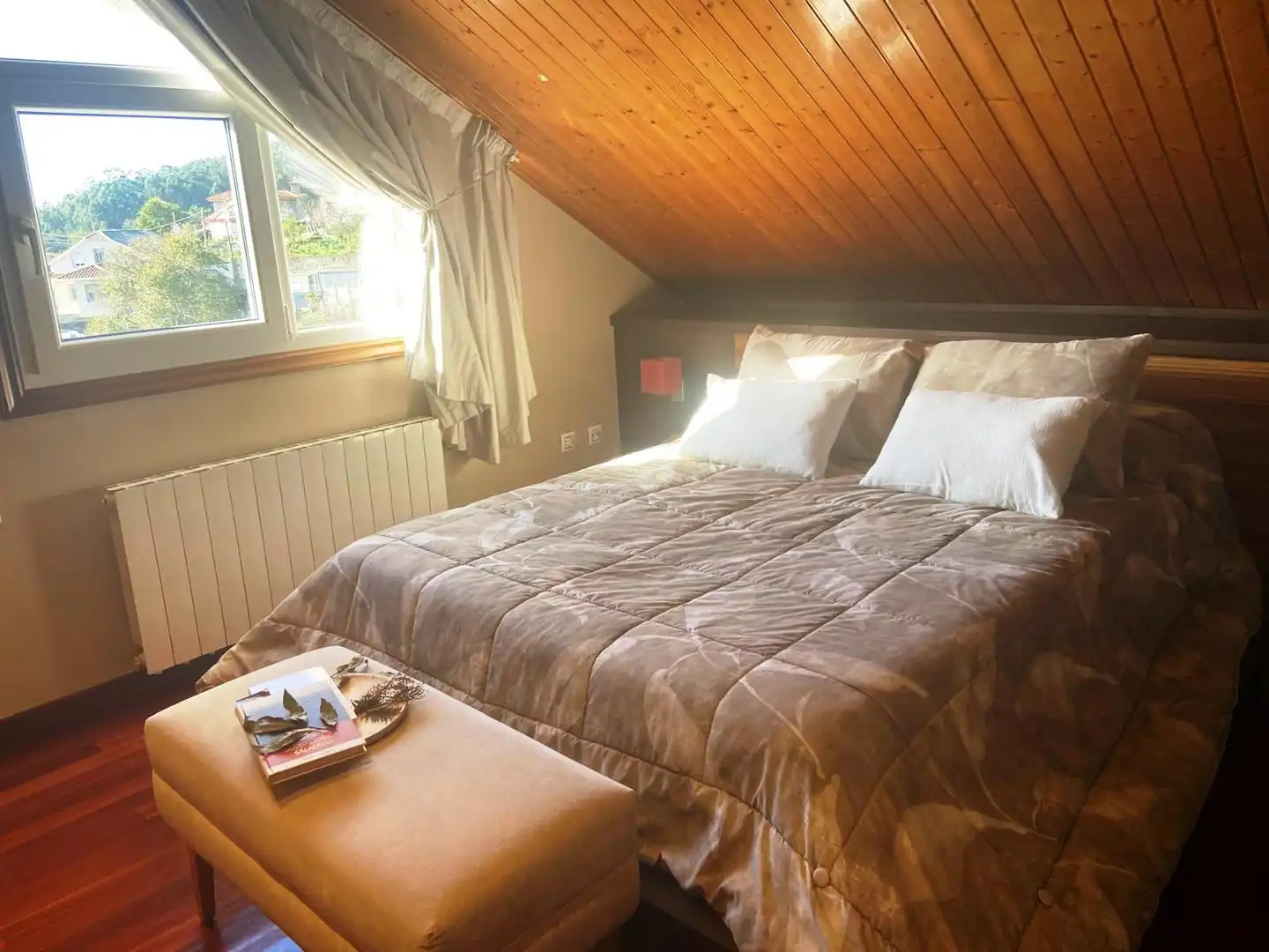 Dormitori de Casa o xalet de lloguer en Cangas  amb Calefacció, Jardí privat i Terrassa