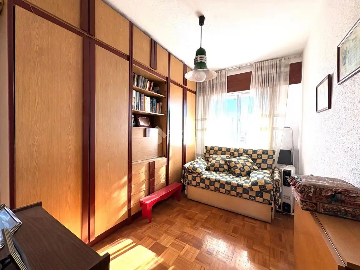Dormitori de Pis en venda en Madrid amb Parquet i Balcó