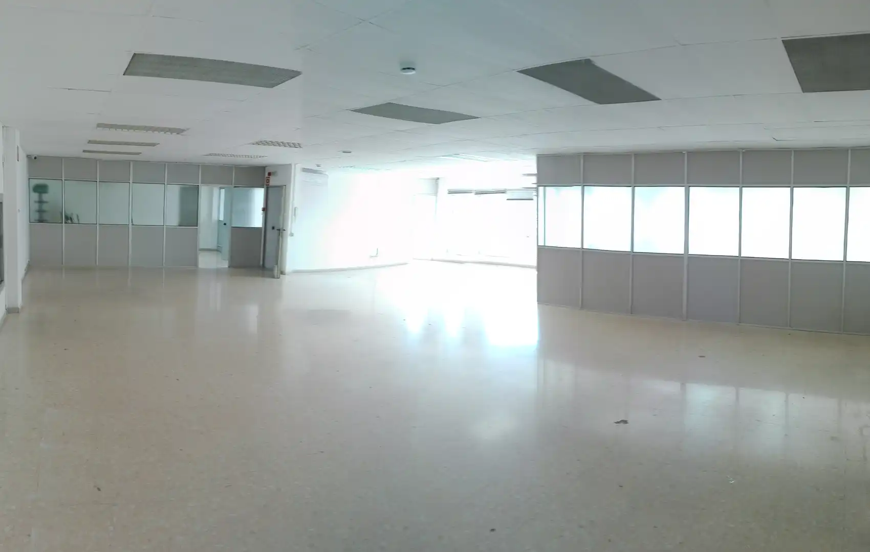 Fabrikhallen zur Miete in Sant Boi de Llobregat mit Heizung und Alarm