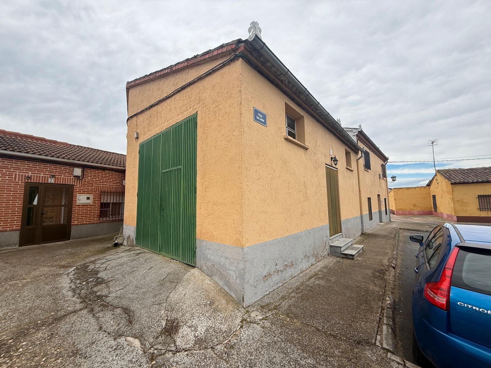 Vista exterior de Casa adosada en venta en Muñosancho con Calefacción y Jardín privado