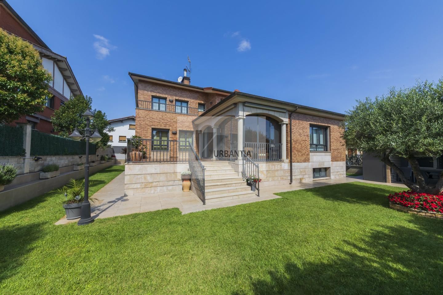 Exterior view of House or chalet for sale in Cizur  with Heating, Private garden and Parquet flooring