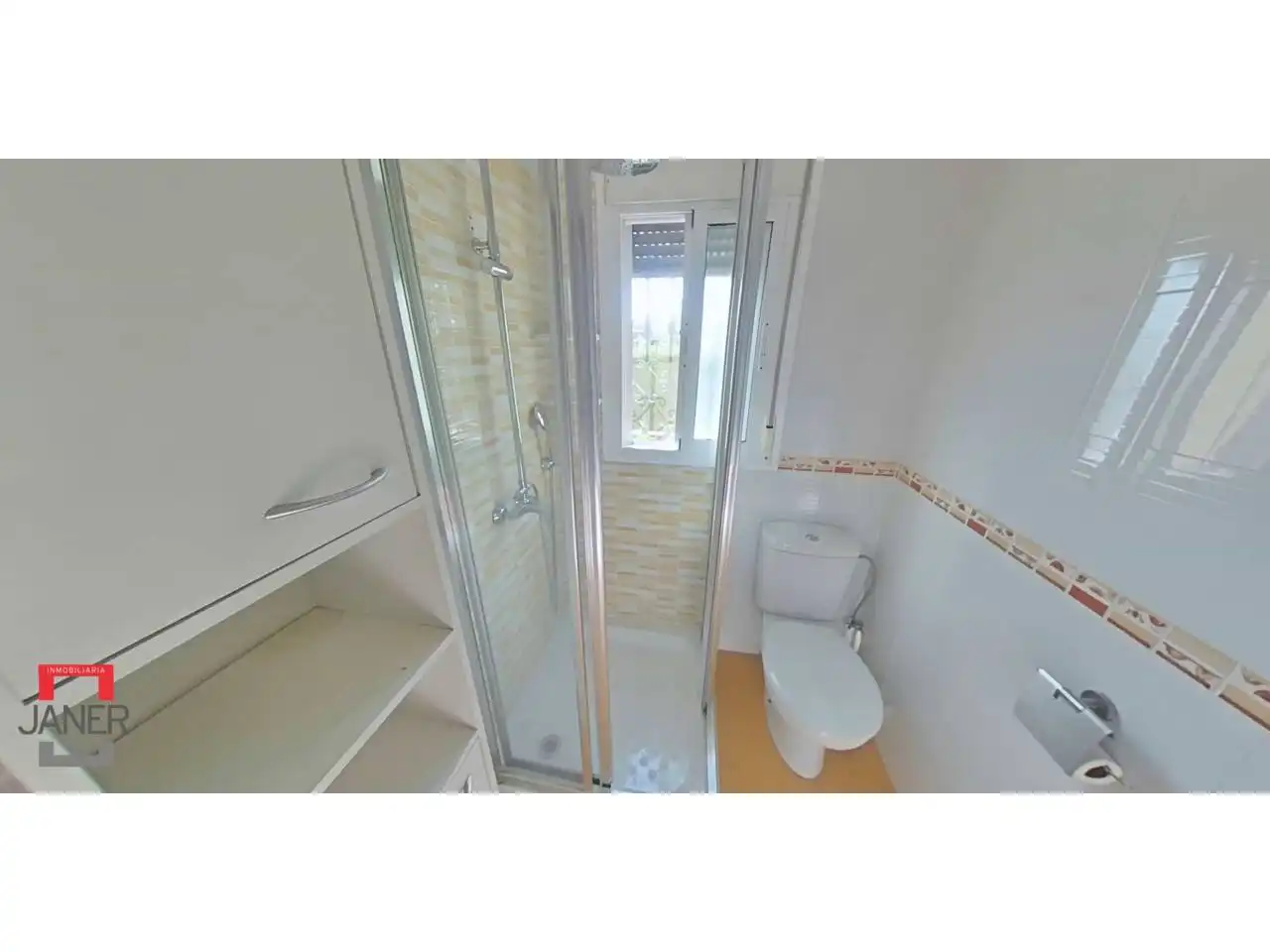 Bany de Casa o xalet en venda en Tomares amb Aire condicionat, Jardí privat i Terrassa