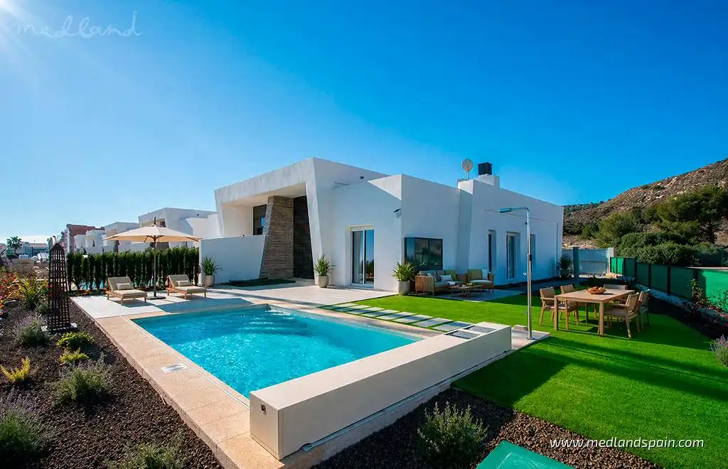 Detached house with pool for sale in Algorfa