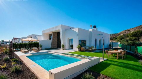 Villas adosadas en una planta con 3 dormitorios, solárium y piscina privada en La Finca Golf