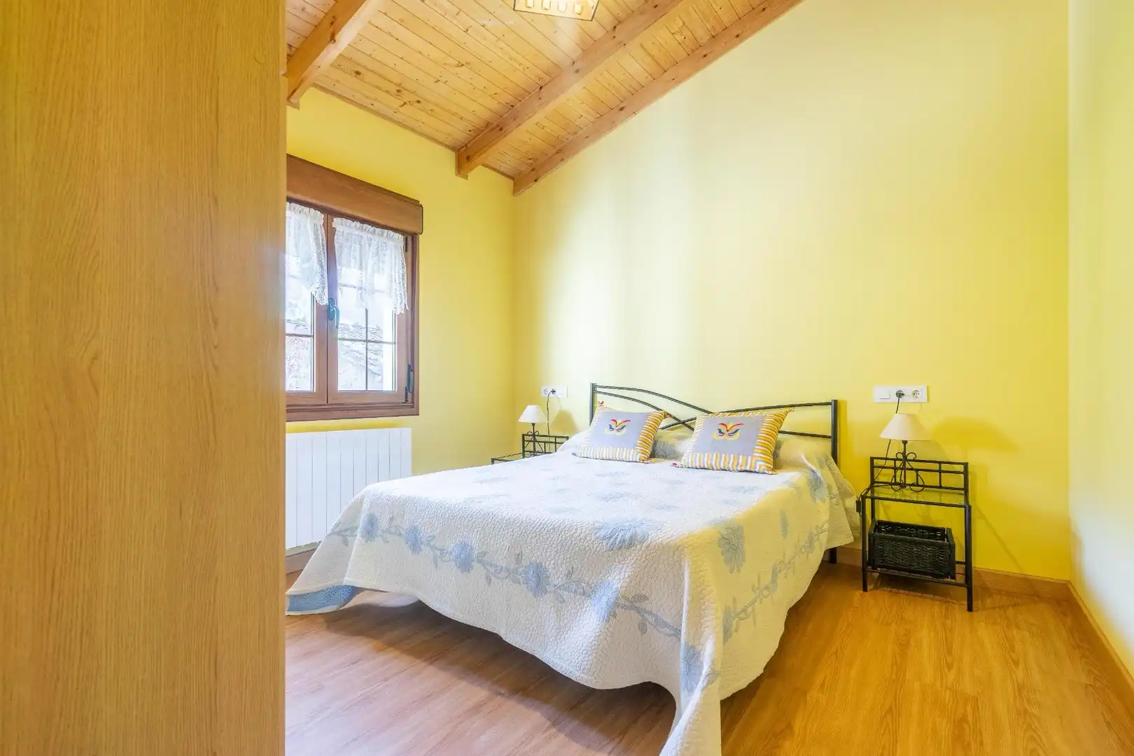 Dormitori de Casa o xalet en venda en Ribera de Arriba amb Calefacció, Jardí privat i Terrassa