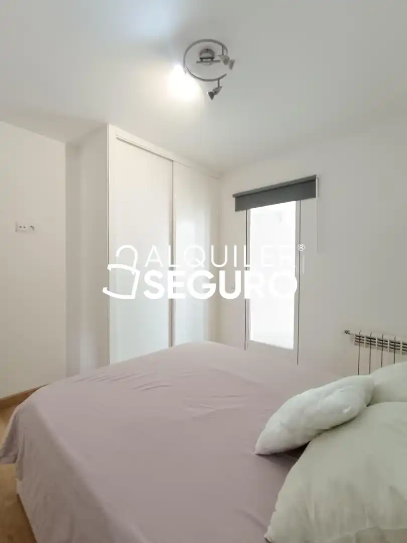 Bedroom of Flat for rent in Madrid  with Air Conditioner, Heating and Terrace