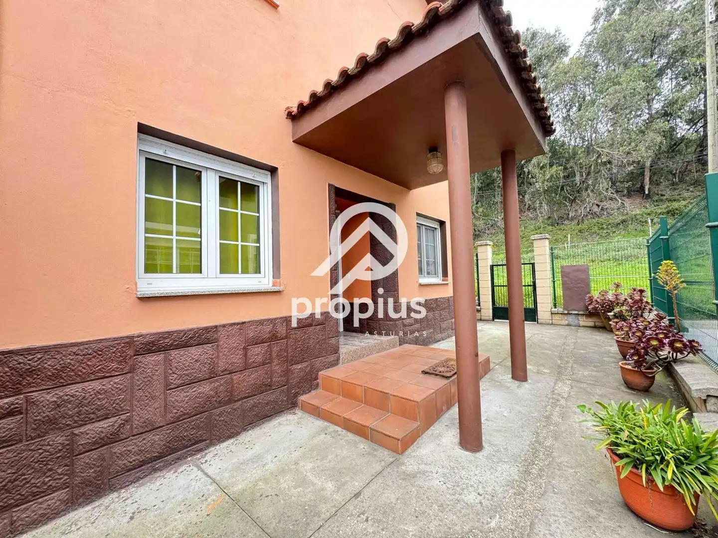 Exterior view of Houses for sale in Avilés  with Heating, Private garden and Parquet flooring