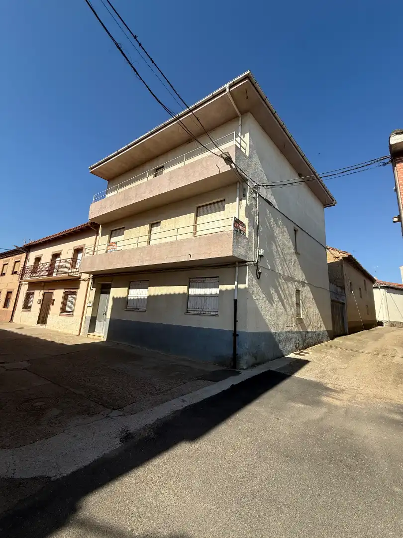 Außenansicht von Haus oder Chalet zum Verkauf in San Cristóbal de Entreviñas mit Möbliert