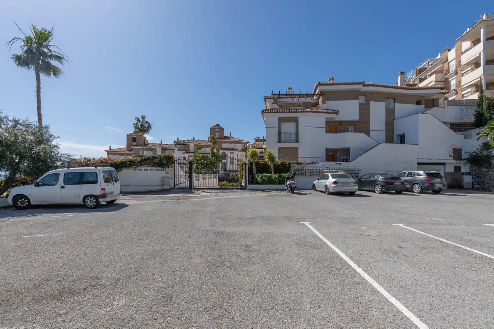 Parking de Apartamento en venta en Almuñécar con Jardín privado, Terraza y Piscina comunitaria