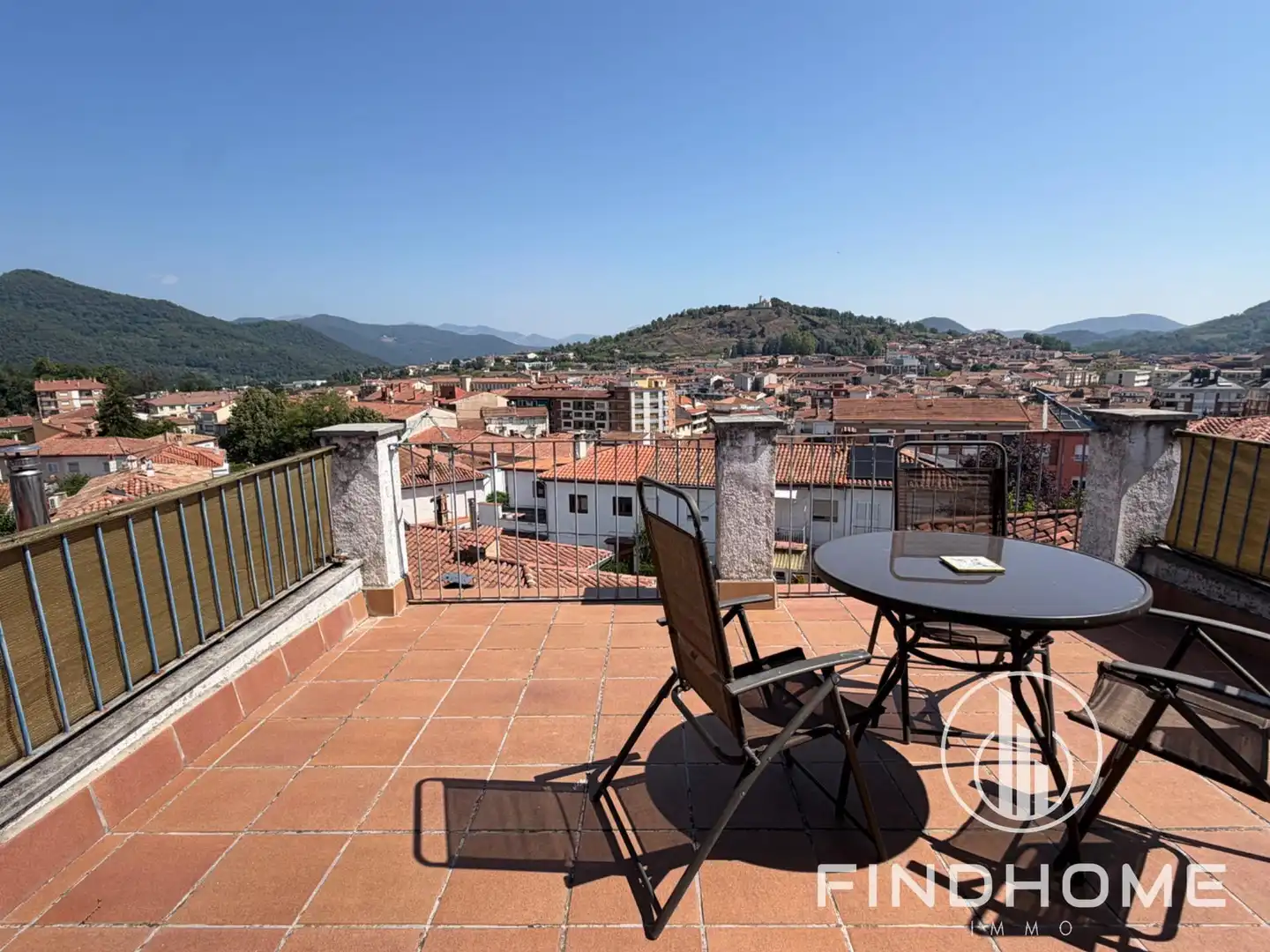 Terraza de Casa adosada en venta en Olot con Calefacción y Trastero