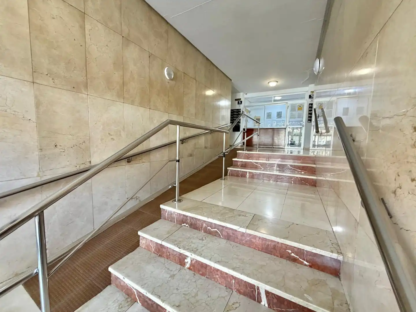 Piso en venta en Calle Calle Héroe de Sostoa, Parque Ayala - Jardín de la Abadía - Huelín