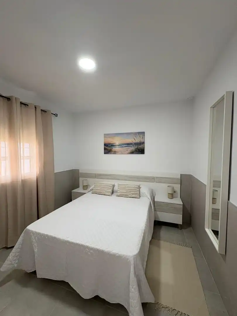 Dormitori de Casa o xalet de lloguer en Chiclana de la Frontera amb Aire condicionat, Jardí privat i Moblat
