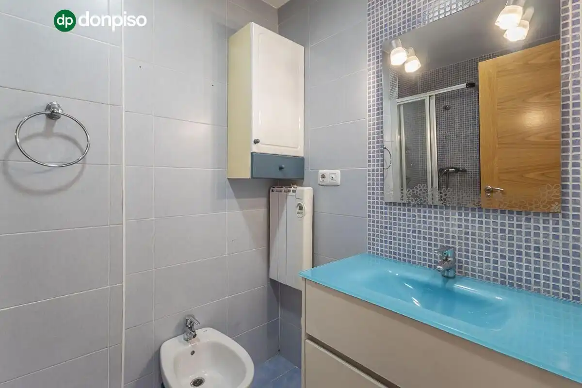 Badezimmer von Wohnung zum Verkauf in Armilla mit Klimaanlage, Heizung und Balkon