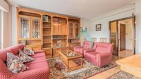 Sala d'estar de Pis en venda en Oviedo  amb Calefacció, Parquet i Terrassa