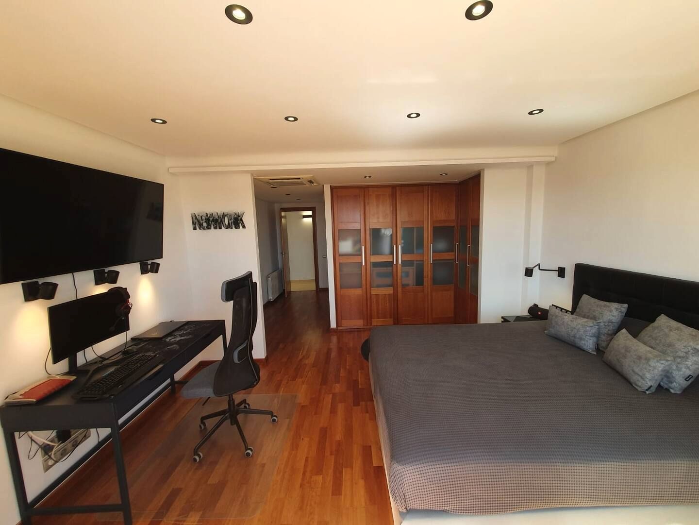 Bedroom of Flat to rent in Torrent  with Air Conditioner, Furnished and TV