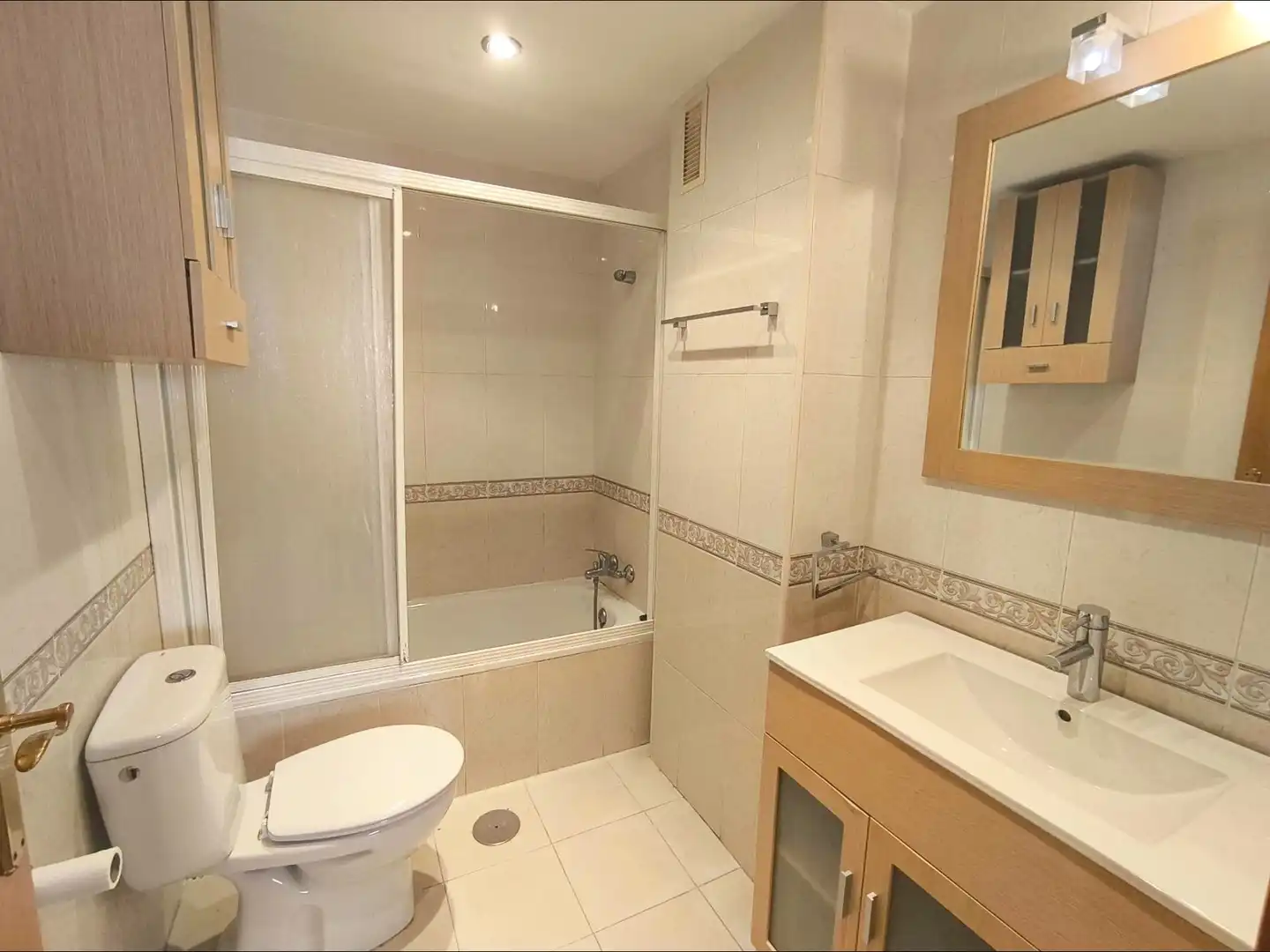 Baño de Piso en venta en Murcia con Aire acondicionado, Calefacción y Trastero