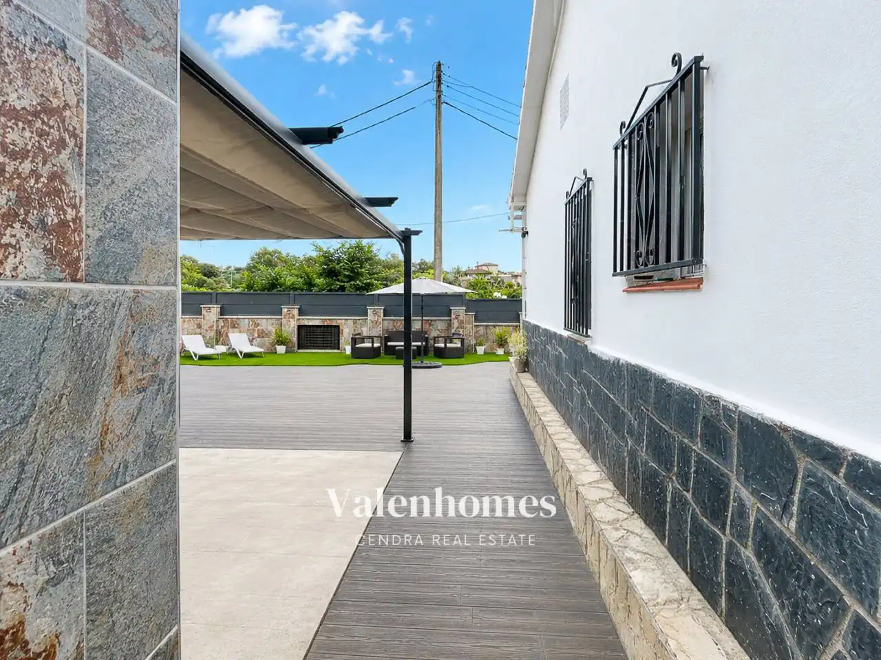 Exterior view of Houses for sale in Lliçà d'Amunt  with Air Conditioner, Private garden and Furnished