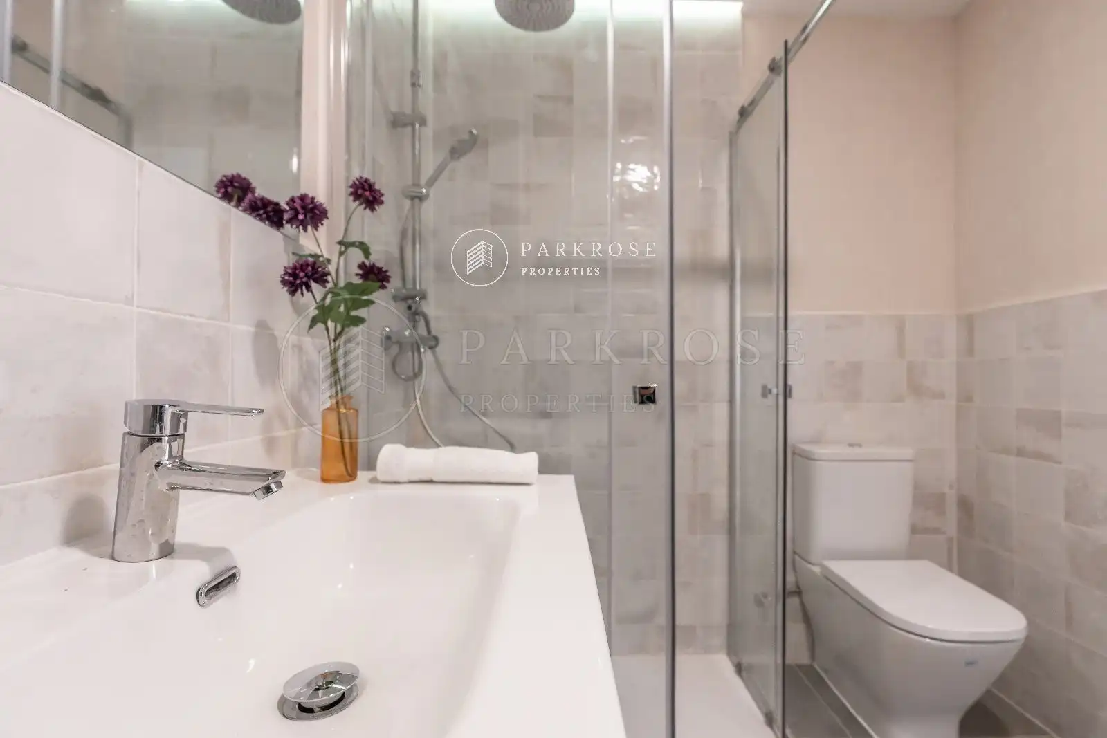 Bathroom of Flat for sale in Madrid  with Air Conditioner, Heating and Terrace
