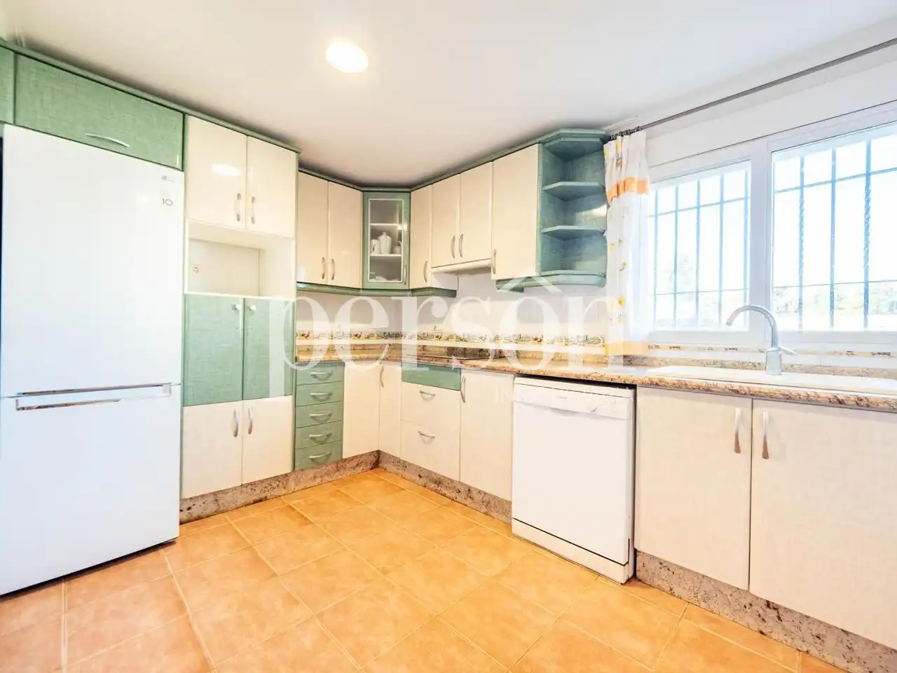 Cocina de Casa o chalet en venta en Chiva con Jardín privado, Terraza y Piscina