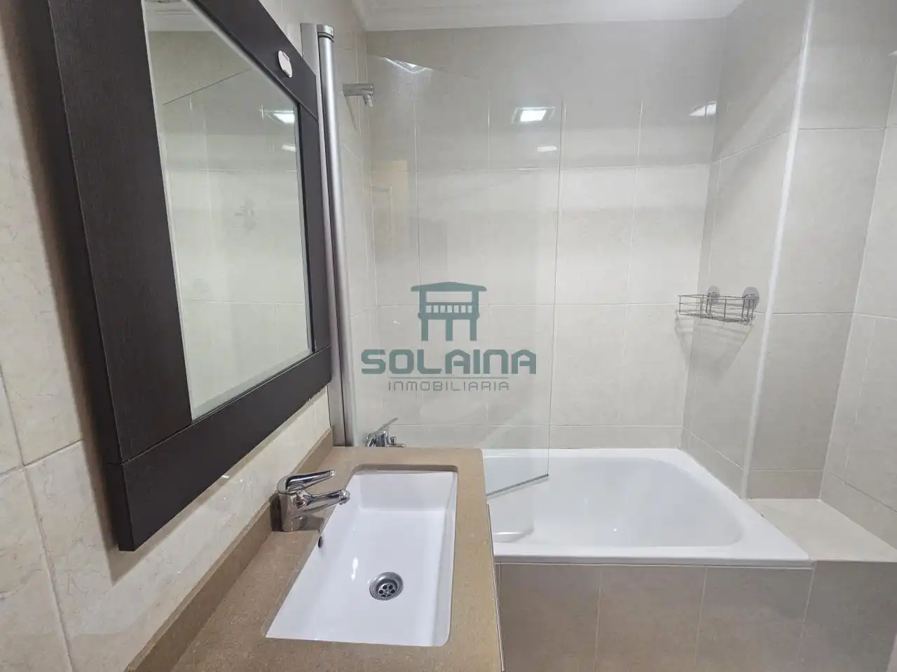 Badezimmer von Wohnungen zur Miete in Barbadás mit Heizung, Möbliert und Balkon