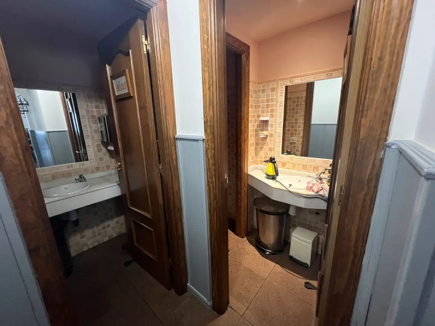 Baño de Local en venta en Velilla de San Antonio con Aire acondicionado, Calefacción y Amueblado