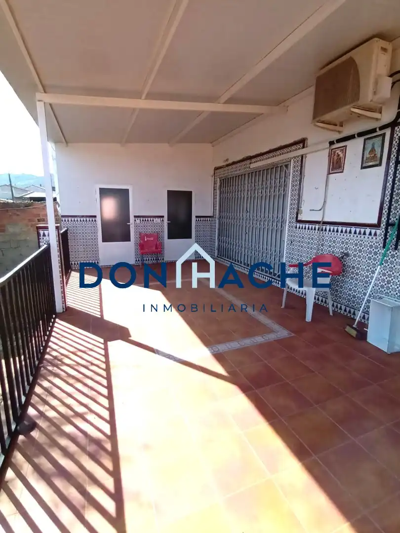 Maison avec balcon à vendre à Calle Hernán Cortés 44