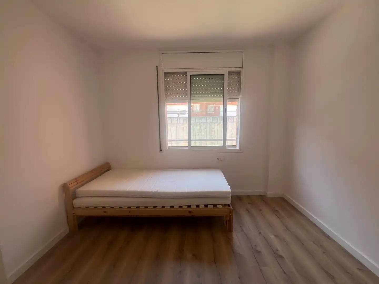 Schlafzimmer von Einfamilien-Reihenhaus zum Verkauf in Castellbisbal mit Heizung, Privatgarten und Parkett