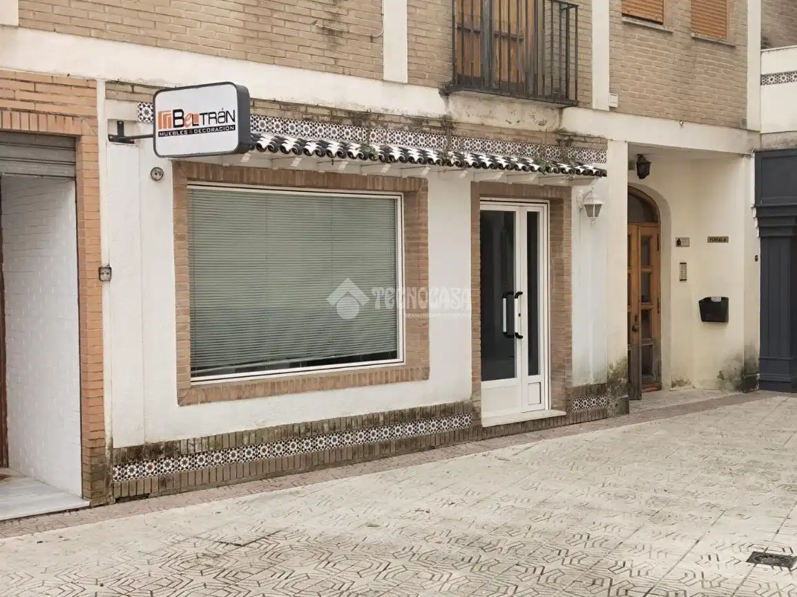 Vista exterior de Local en venda en Mengíbar, Jaén