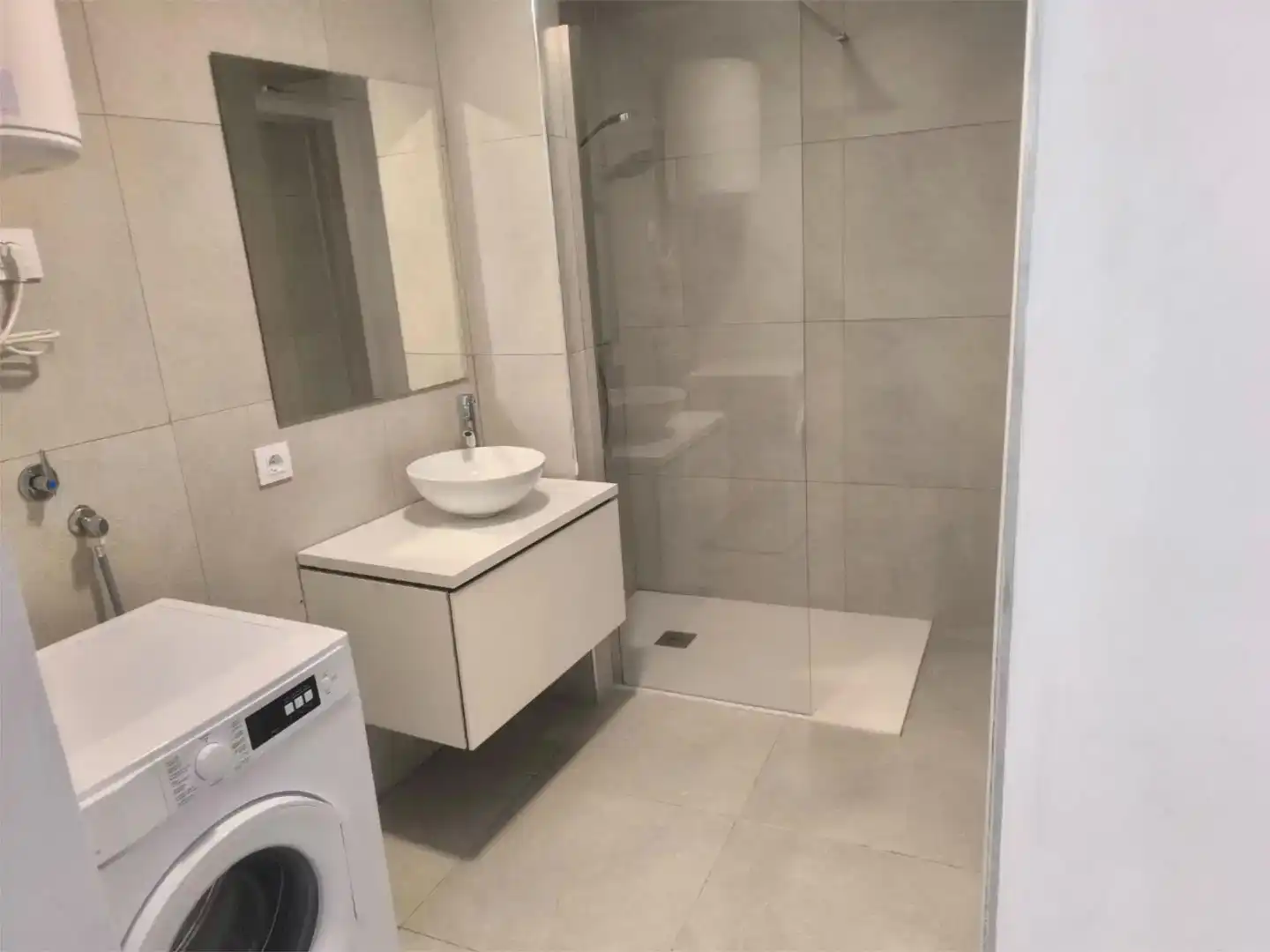 Badezimmer von Erdgeschoss zur Miete in  Palma de Mallorca mit Klimaanlage, Privatgarten und Möbliert