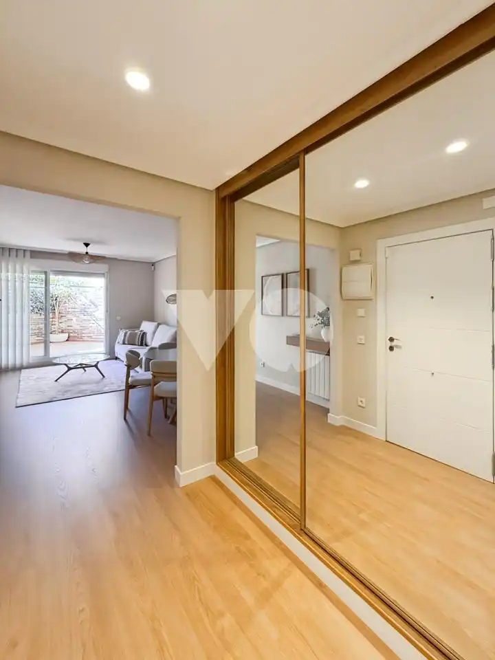 Erdgeschoss zur Miete in Majadahonda mit Heizung, Privatgarten und Terrasse