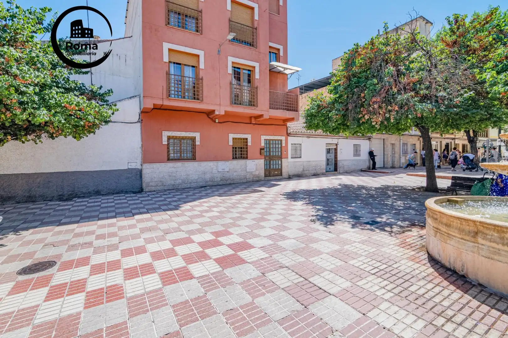 Vista exterior de Casa adosada en venda en Granada amb Aire condicionat, Terrassa i Moblat