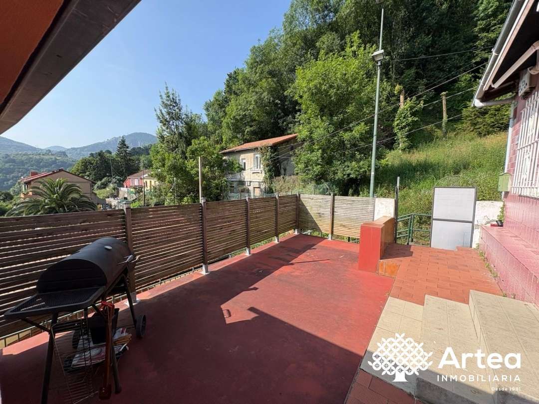 Terrassa de Pis en venda en Bilbao  amb Jardí privat, Terrassa i Moblat