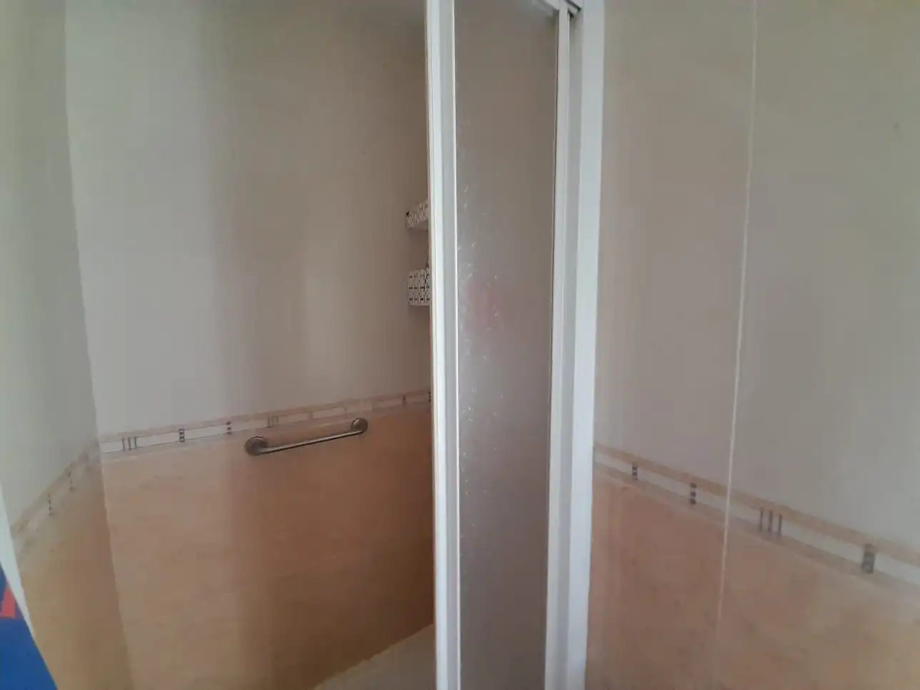 Bathroom of Flat for sale in Madrid  with Air Conditioner, Heating and Storage room