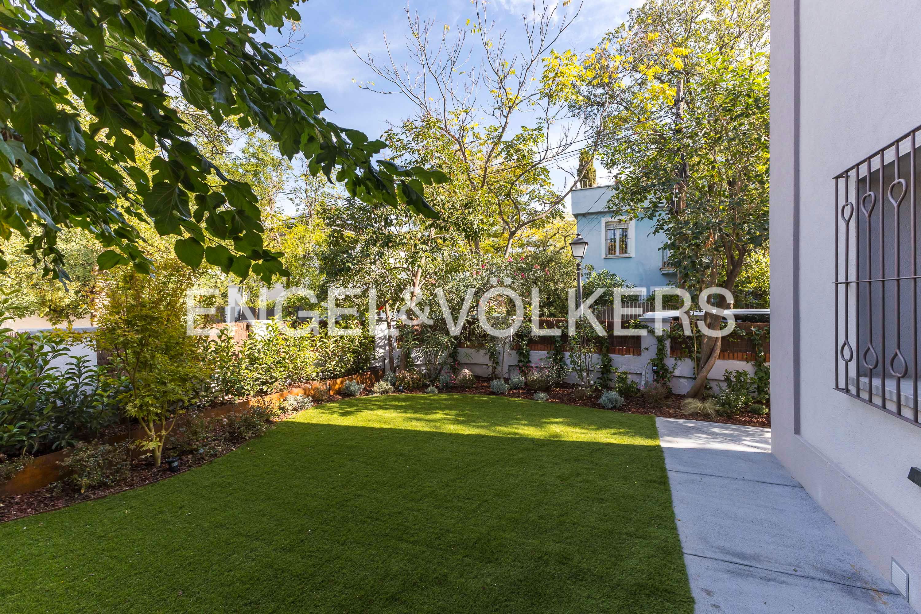 Jardín de Casa o chalet de alquiler en  Madrid Capital con Aire acondicionado, Calefacción y Jardín privado